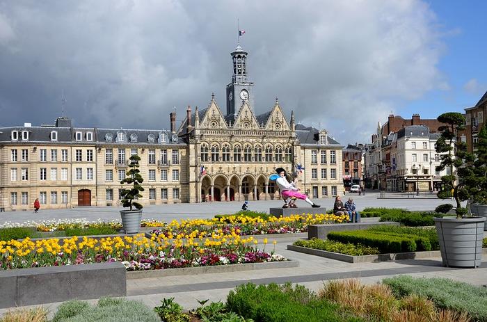 Saint-Quentin - Immobilier - CENTURY 21 Agence Delahaye - Place de l'Hôtel de Ville