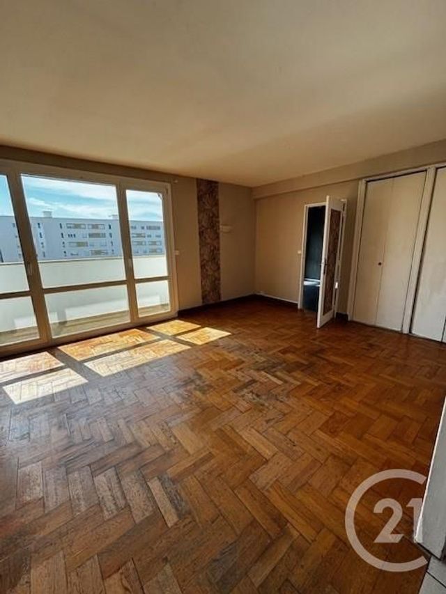 Afficher la photo en grand Appartement à vendre - 5 pièces - 84.79 m2 - ST QUENTIN - 02 - PICARDIE - Century 21 Agence Delahaye